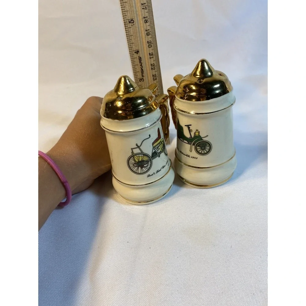 VINTAGE‎ henry ford museum green field village salt pepper shakers